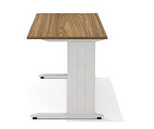 Стол прямой на металлокаркасе